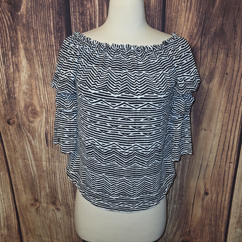 White House Black Market Top Size XXSP Black/White